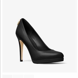 Michael Kora pumps